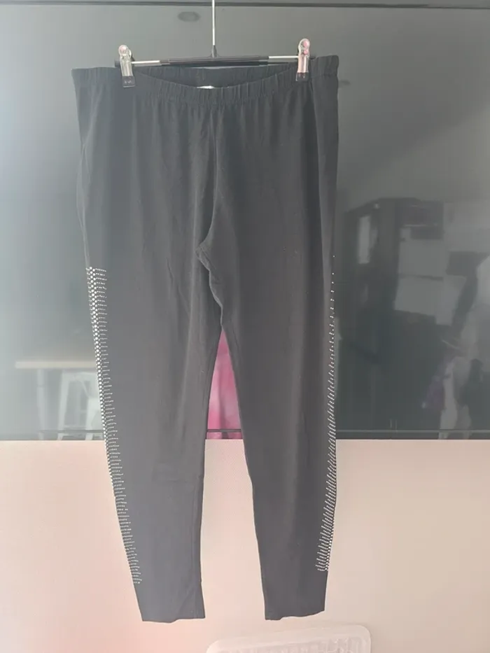 Legging noir avec strass Taille 48/50 - photo numéro 2