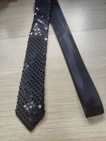 Cravate sequins paillettes 