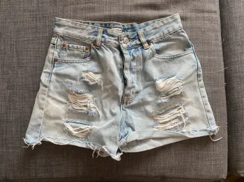 Short en jean à trous