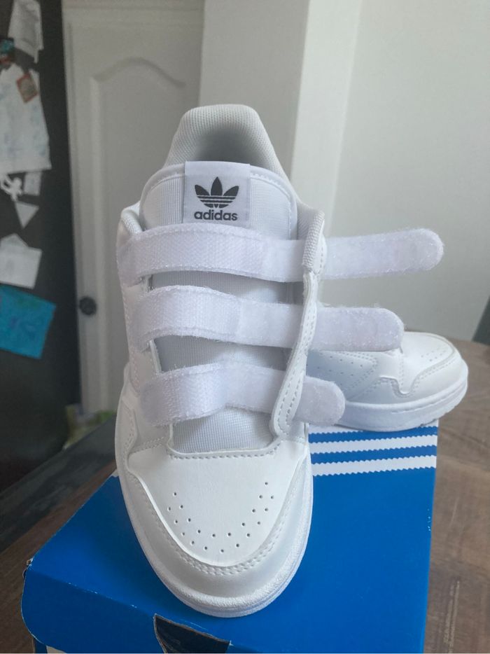 Baskets neuves adidas mixte 33 et demi - photo numéro 4