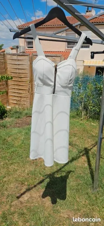 Robe blanche bretelles