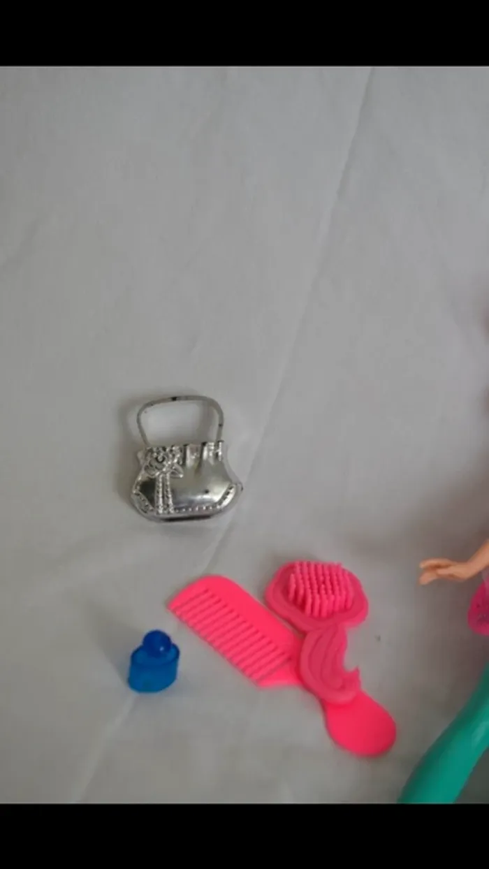 Barbie avec accessoires - photo numéro 4