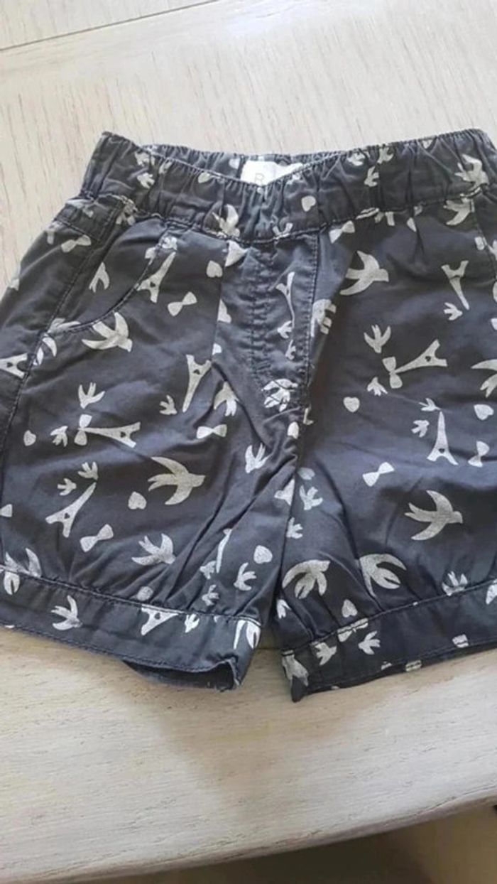 Short fille.