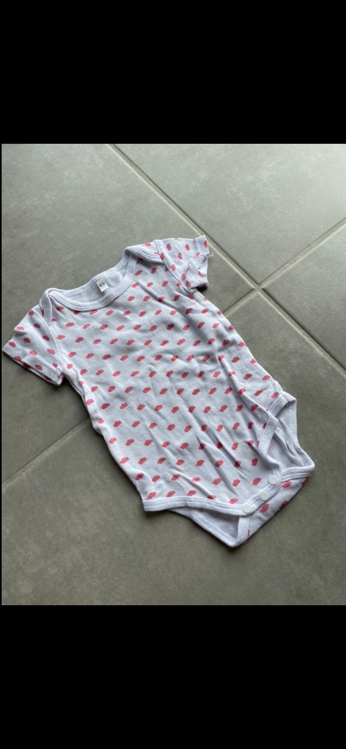 Lot de 2 bodys manches courtes 6 mois - photo numéro 7