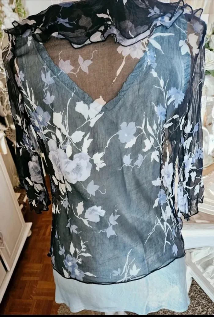 Haut bleu satiné avec gilet voile en soie Taille S/M Neuf - photo numéro 4