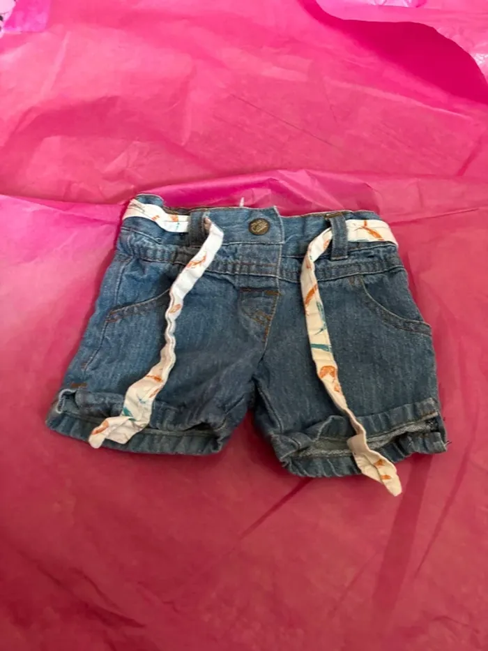Short bleu
