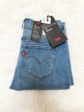 Jean Levi’s 711 Skinny – Taille 28/32 – Bleu clair – Neuf avec étiquette