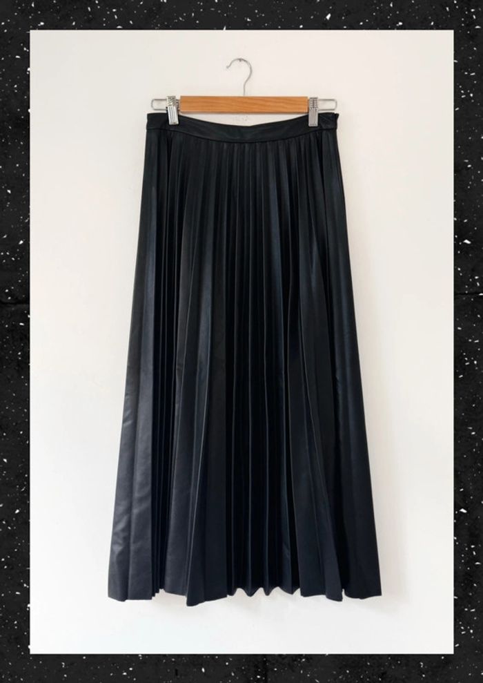 Jupe longue plissée noire • Black pleated skirt Mango T38