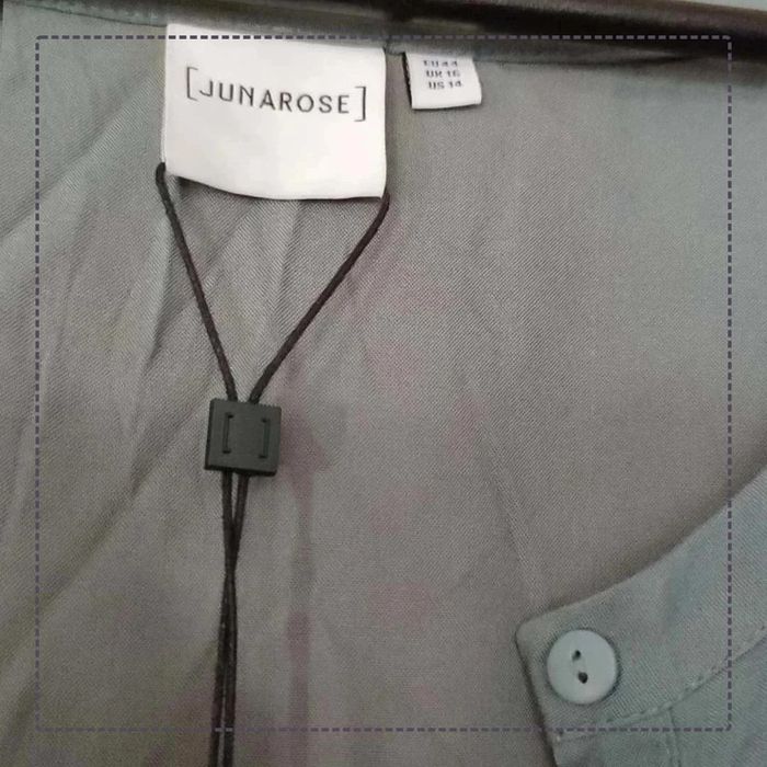 Combinaison neuve de marque Junarose taille 44 de couleur gris/vert - photo numéro 2