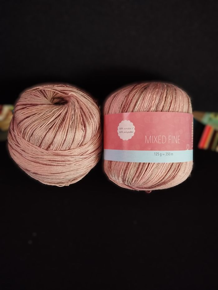 * 2 pelotes vieux rose, rose pâle et gris Mixed fine par Alison & Mae - photo numéro 1