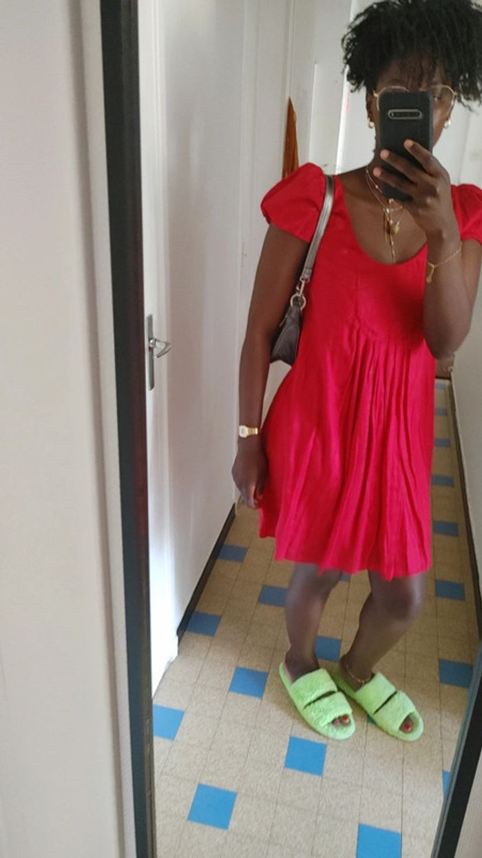 Magnifique rouge brillant vibrant petite manche bouffante col rond - photo numéro 16