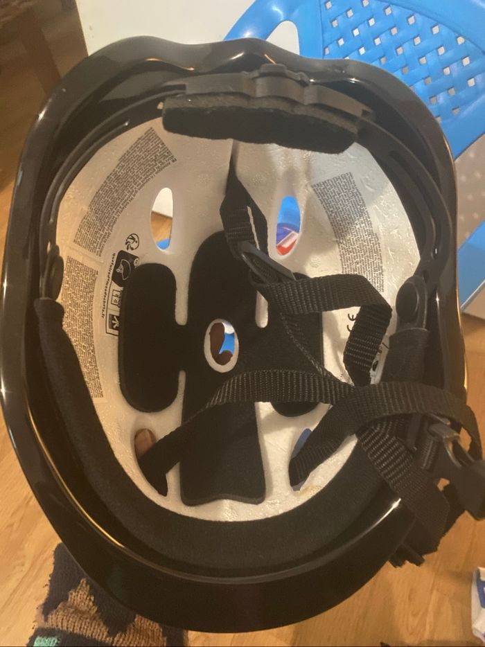 Casque de protection vélo enfant Spiderman avec protège genoux et coudes - photo numéro 2