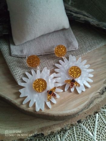Boucles d'oreilles marguerites et abeilles