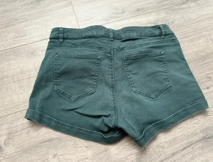 Short vert sapin H&M taille 38 ou M - photo numéro 7