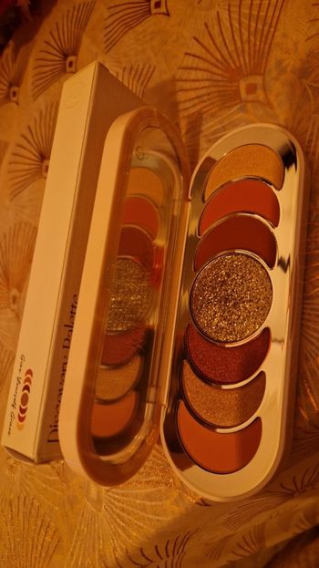 Rare Beauty Palette Dicovery Eyeshadow Palette d'ombres à paupières neuf jamais utilisé jamais ouvert