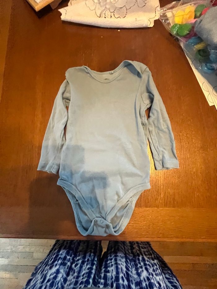 Lot de 7 bodies de 9 à 36 mois - photo numéro 6