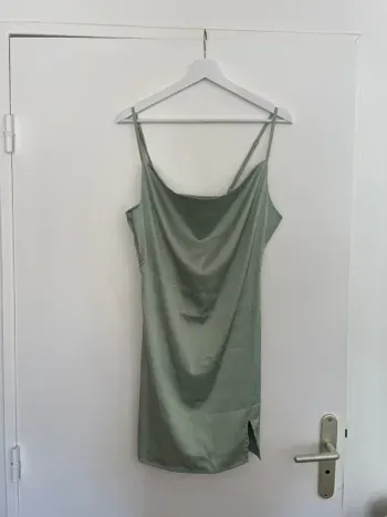 Robe verte satiné L