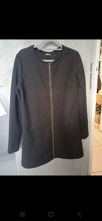 Veste mi-longue et légère noir col rond
