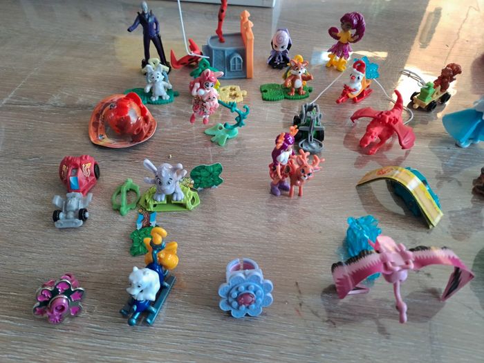 Lot de 24 figurines dont Miraculous Lady bug - photo numéro 6
