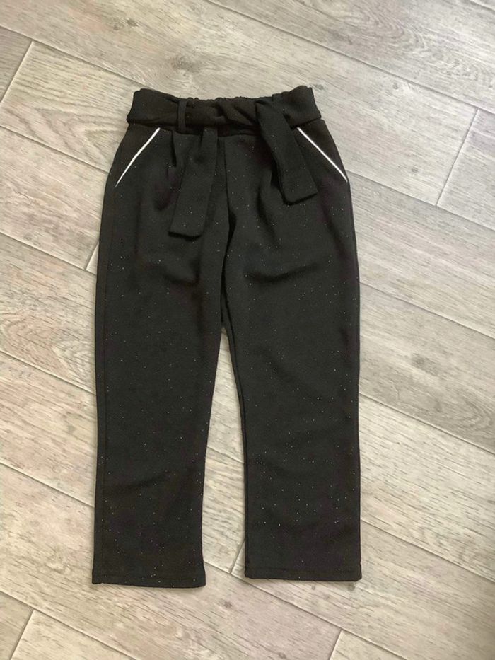Pantalon noir avec ceinture paillettes 4 ans