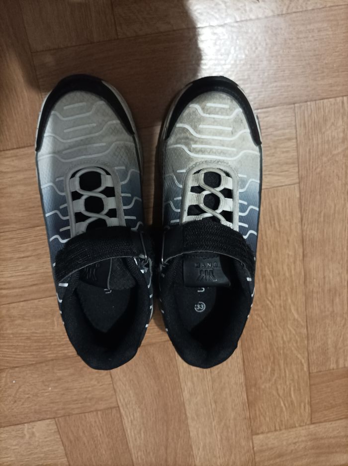 2 PAIRES DE BASKET TAILLE 33