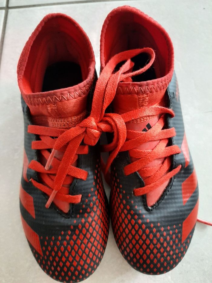Chaussures de foot Adidas Prédator pointure 32
