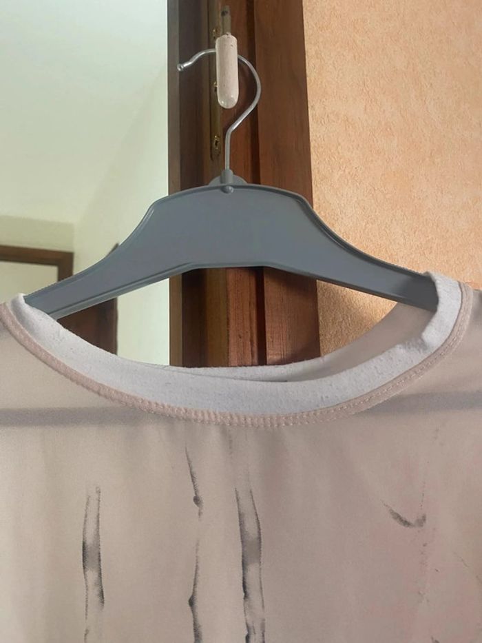 TEE shirt femme taille 38 très bon etat - photo numéro 4