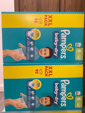 2 cartons de couches taille 6