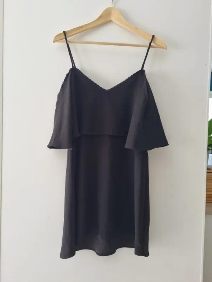 Petite robe noire zara épaules dénudées - photo numéro 5