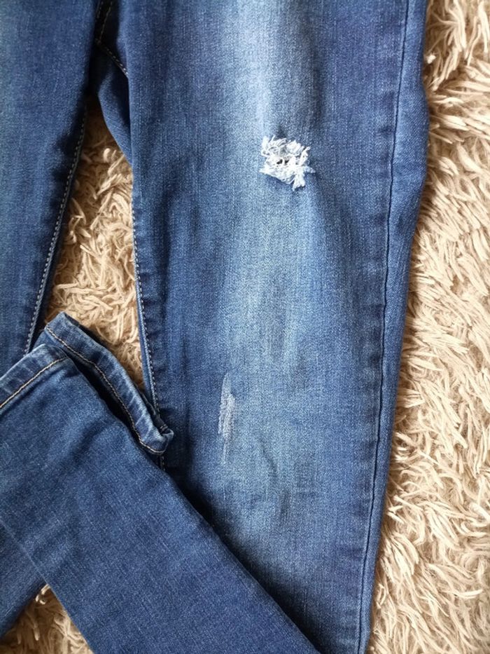 Jeans "troué" femme - photo numéro 3