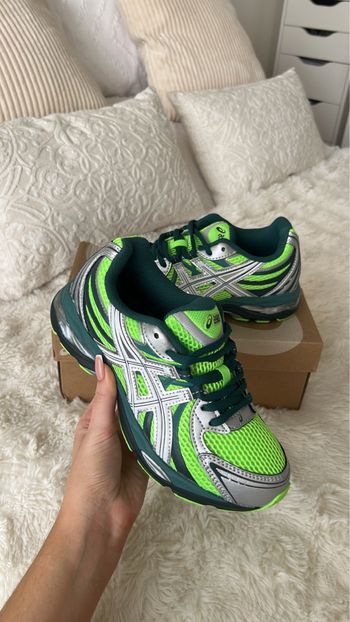 Baskets verte et argenté