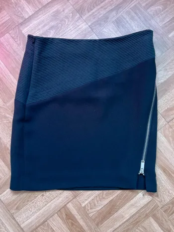 Mini jupe noir avec zip Ikks (NEUF)