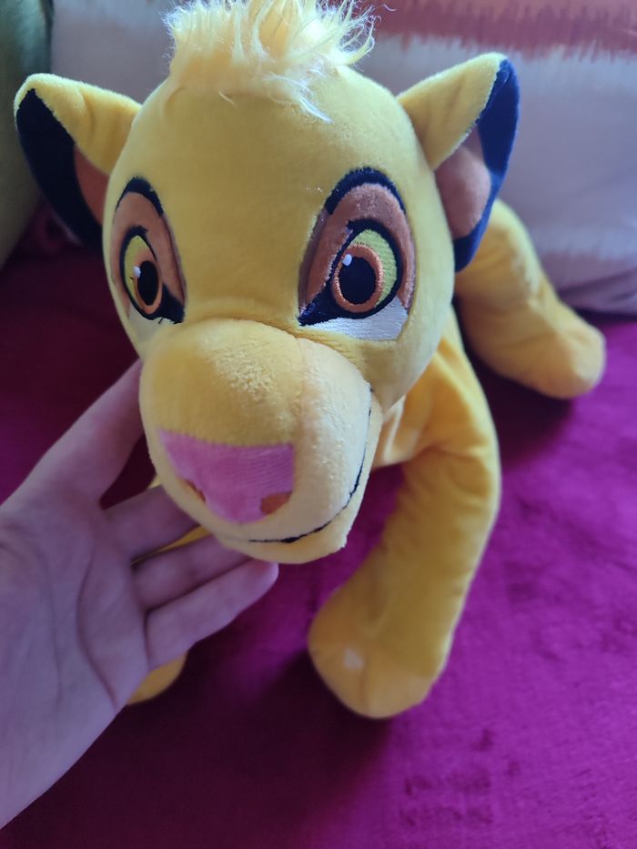 Roi lion avec bruits