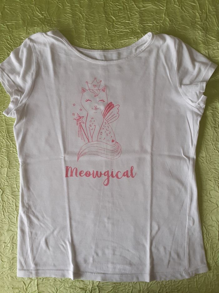 T-shirt Meowgical