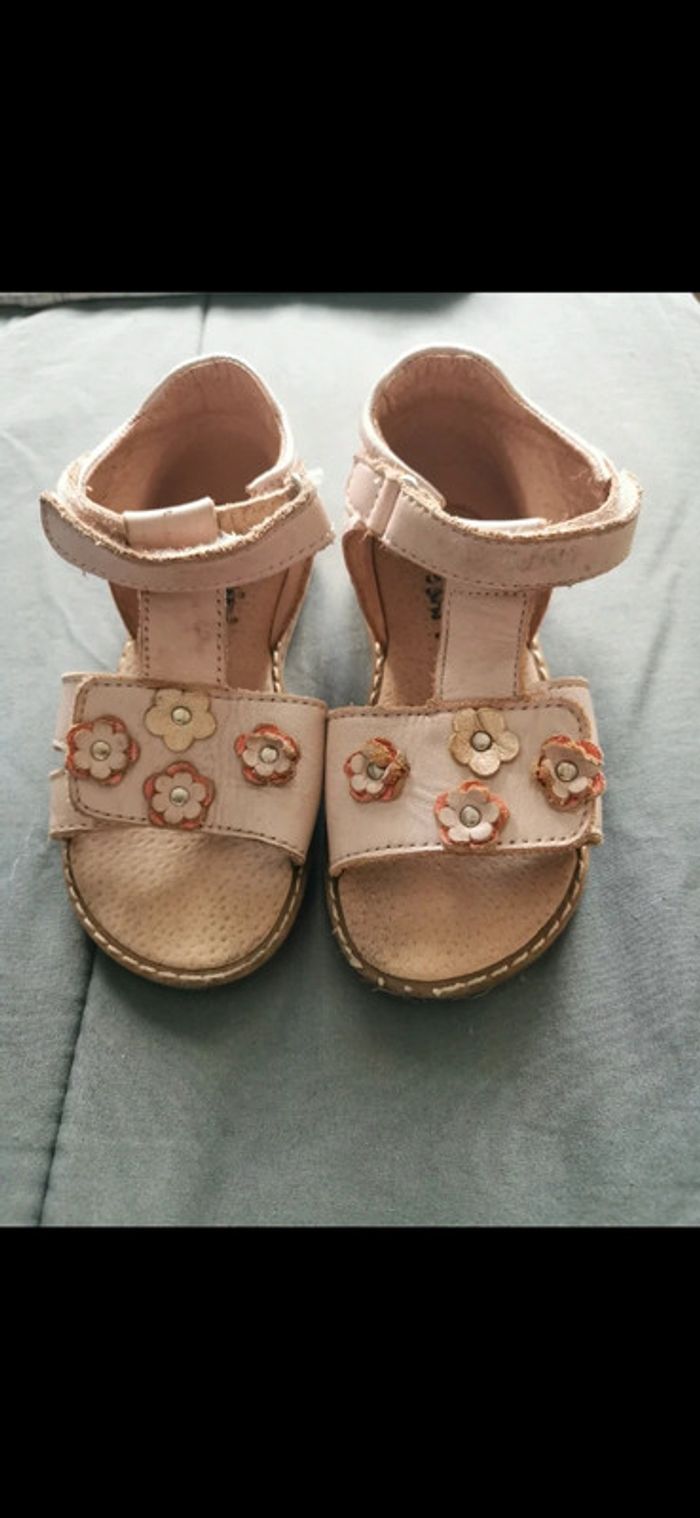Chaussure sandales 25