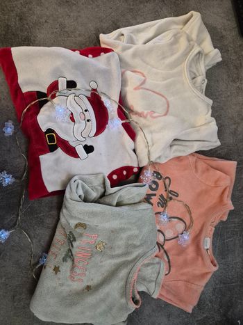 Lot 4 Pyjamas une pièce