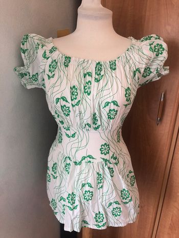 Haut vert et blanc taille m