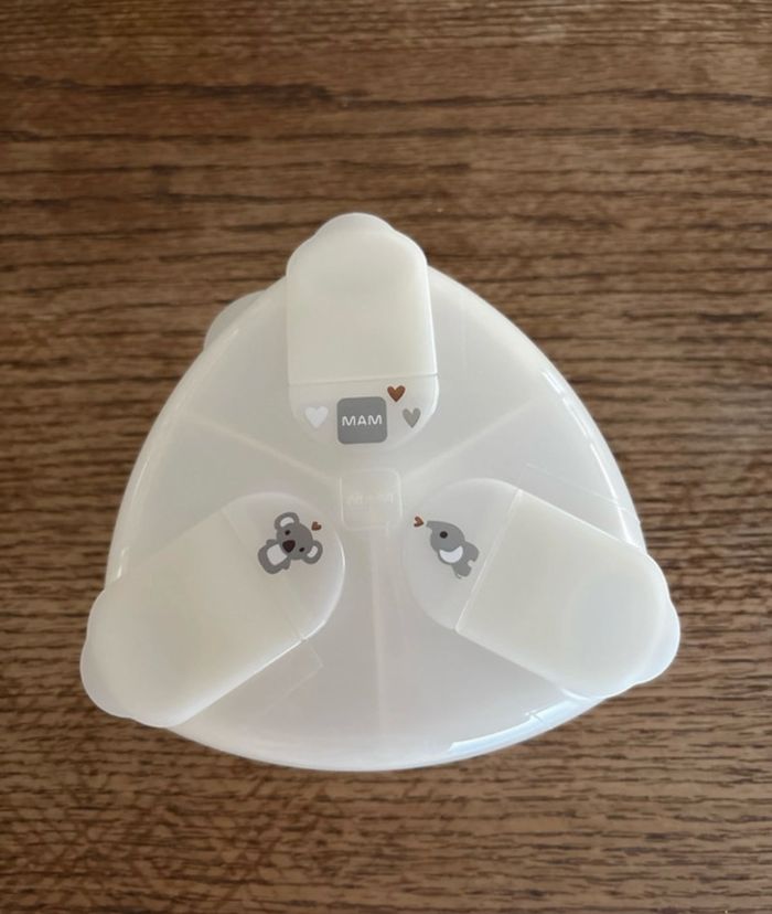 Lot de 2 doseurs lait bébé mam