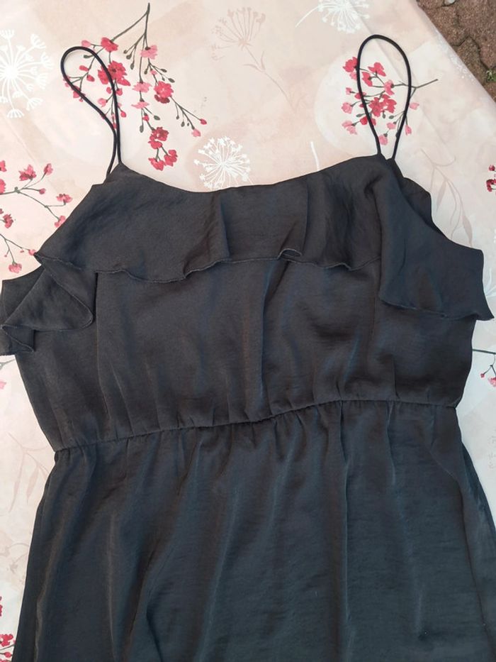 Belle robe noire à bretelles, avec décolleté volanté, taille elastiquée - T40-42 - Pimkie - photo numéro 4