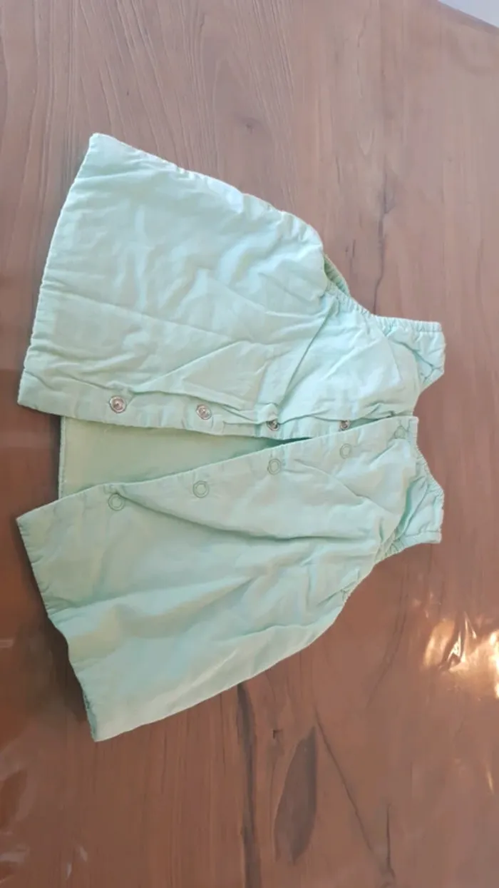Tee-shirt sans manches vert d'eau - photo numéro 5