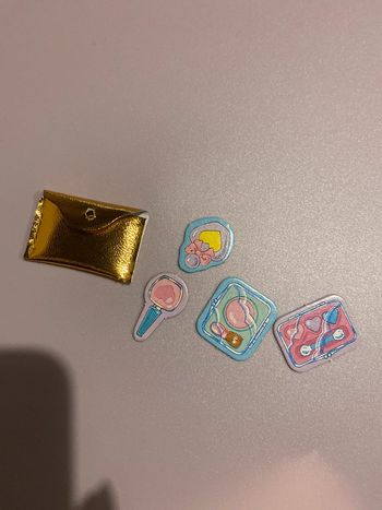 Vintage pochette or barbie