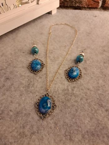 Parrurre collier avec boucles d'oreilles bleu argenté