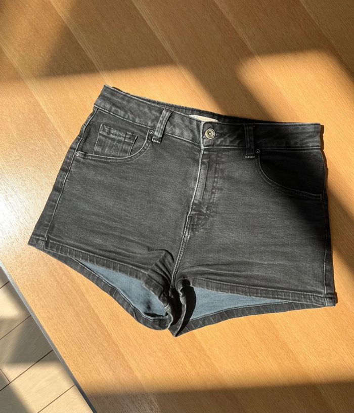 Short noir basique Pull & Bear - summer denim - photo numéro 2