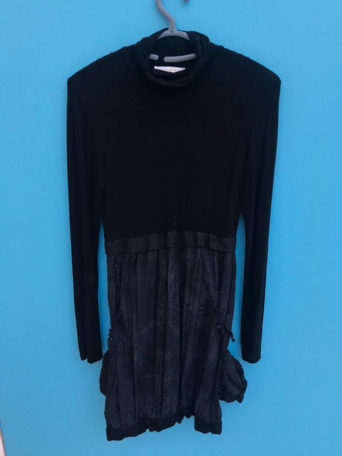 Robe col roulé avec poche