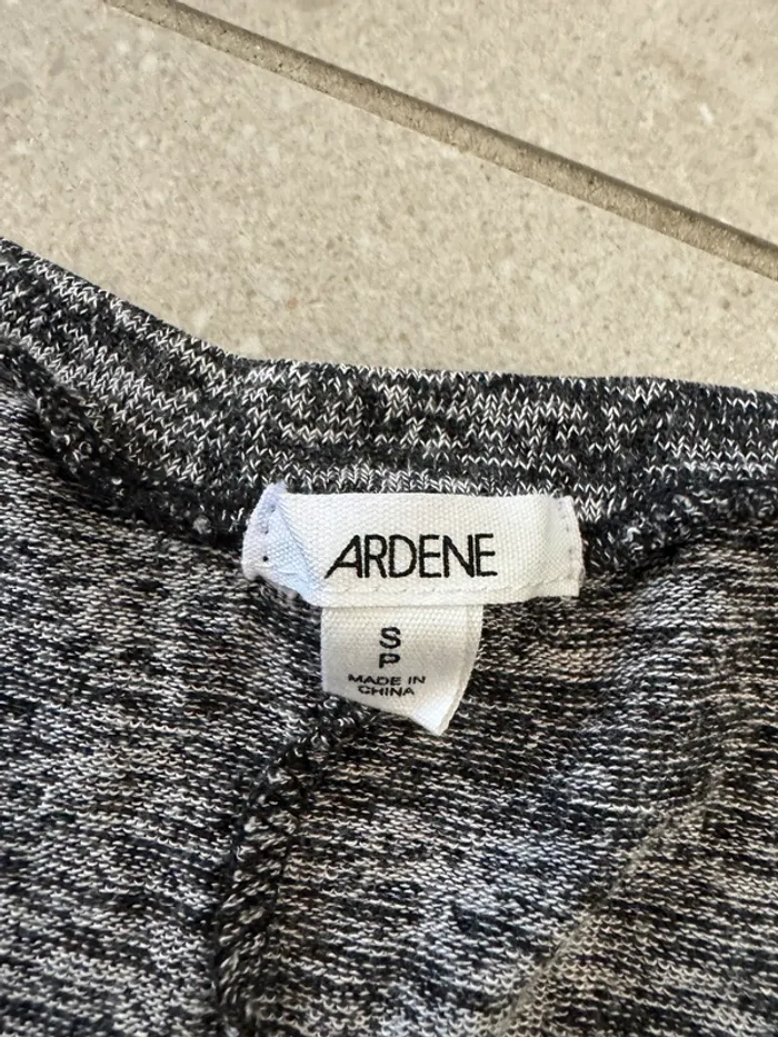 T-shirt Ardene taille S, neuf, valeur 12,5$ - photo numéro 3