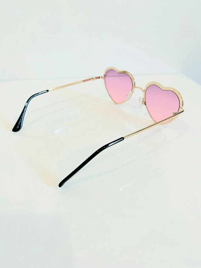 Lunette de soleil femme cœur violette et dorée UV protection catégorie 2 - photo numéro 4