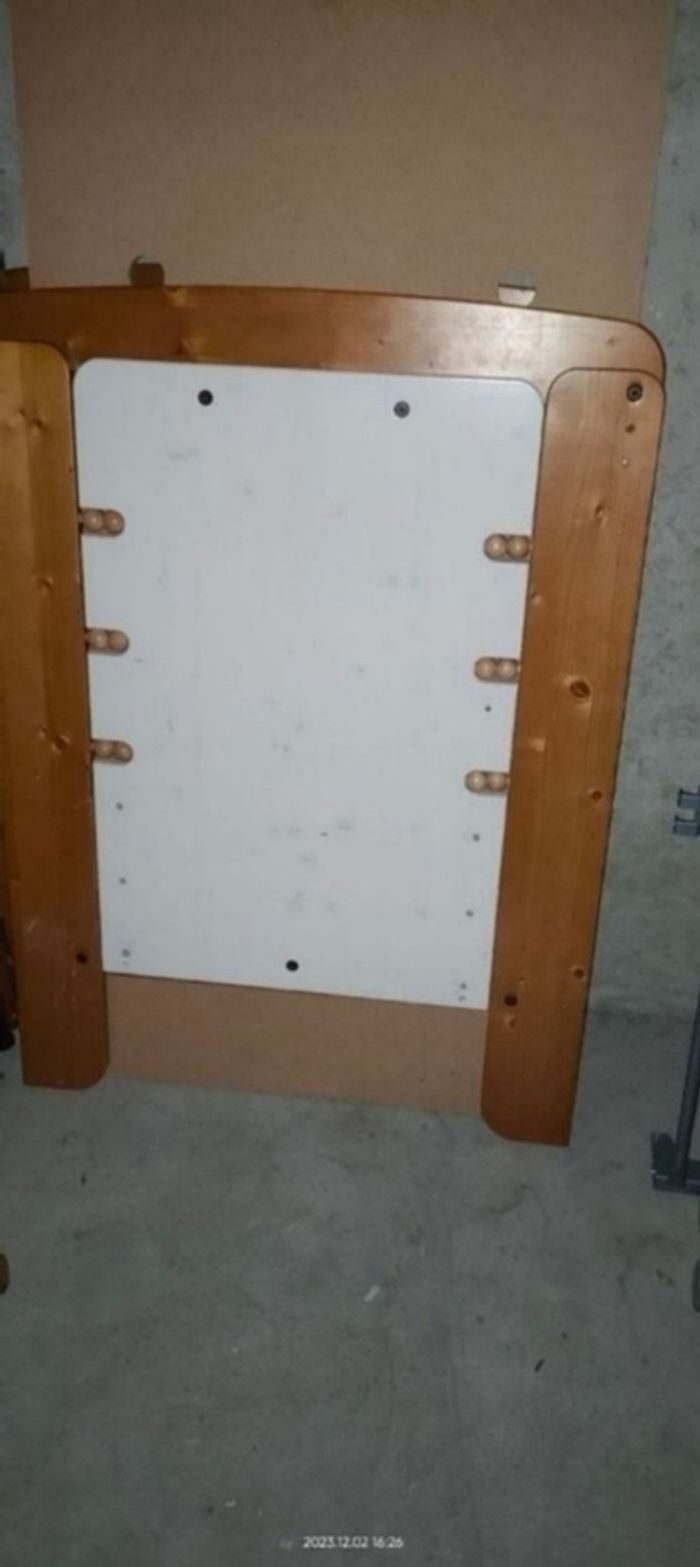 Lit bébé en bois pas d'envoi