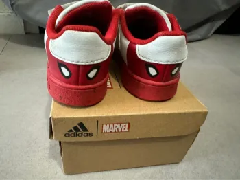 Baskets adidas Marvel 26,5