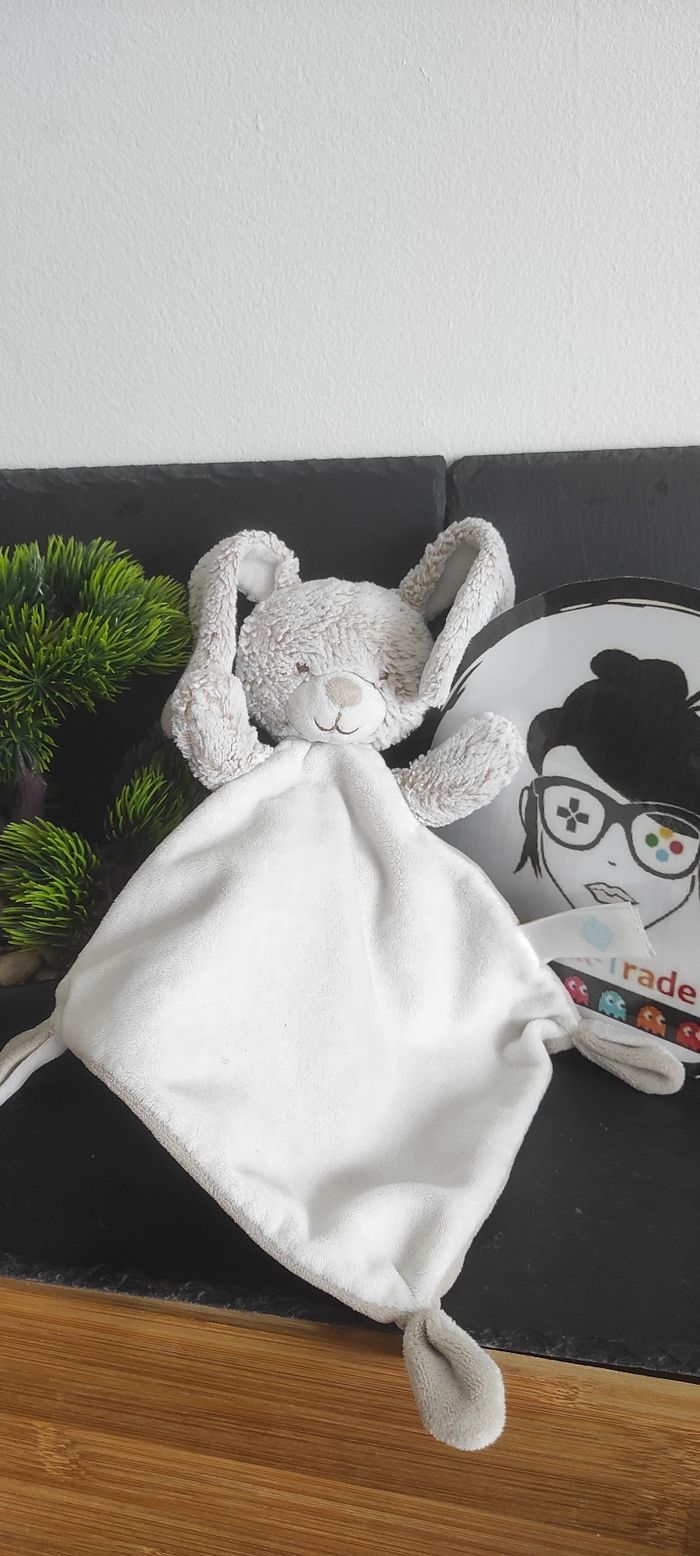 Doudou lapin tex baby beige blanc Gris Marron Mouchoir Nicotoy Carrefour Plat