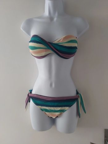 Maillot de bain 2 pièces avec coques et ajustable neuf (78)